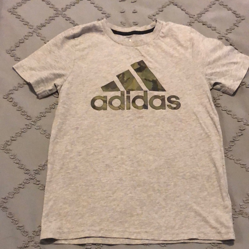 Kids gray Adidas shirt 👕